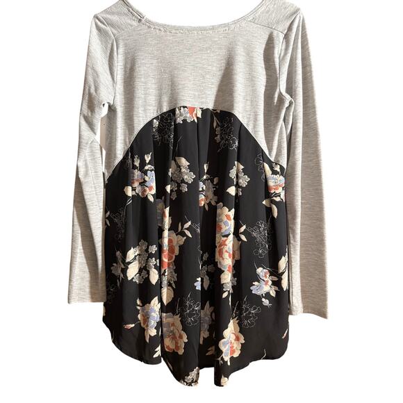 Grey floral sweater blouse size small - Picture 2 of 3